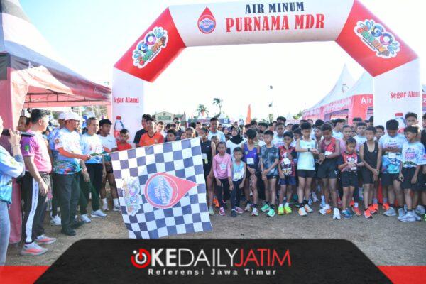 Bupati Sumenep Dr H Achmad Fauzi Wongsojudo SH MH Saat Melepas Go Sumenep Purnama Fun Run 2026 di Gor A Yani, Minggu (30/08/2026)