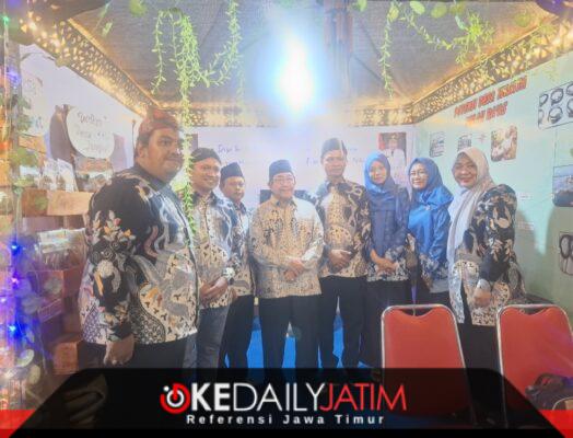 Foto Bersama Wabup Sumenep KH Imam Hasyim SH MH di dampingi Camat Raas Achmad Fikri Beserta Jajaran di Stand Pemerintah Kecamatan Raas