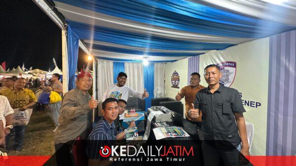 Kepala UPT PPD Sumenep Samtiono SH MH Saat Menerima Kunjungan Bupati Fauzi di Stand Samsat Sumenep 