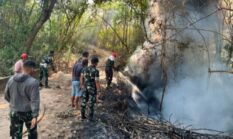 Kebakaran Lahan di Batuan Sumenep, TNI dan Warga Kompak Jinakkan Api