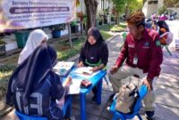 Pustakawan Ahli Muda Dispusip Kabupaten Sumenep Drs. Syaiful Bahri Saat Memberikan Arahan Kepada Siswa SMAN 1 Gapura. ®okedaily.com