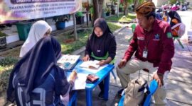 Pustakawan Ahli Muda Dispusip Kabupaten Sumenep Drs. Syaiful Bahri Saat Memberikan Arahan Kepada Siswa SMAN 1 Gapura. ®okedaily.com