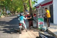 KBS Sumenep Tebar Kebaikan, 110 Nasi Bungturat Menyapa Warga di Simpang 3 Mapolresta