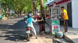 KBS Sumenep Tebar Kebaikan, 110 Nasi Bungturat Menyapa Warga di Simpang 3 Mapolresta