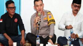 Kapolresta Sumenep Kombes Pol Ariek Indra Sentanu SH SIK MH (Tengah) Ketua AWDI M. Rakip, Dewan Penasehat Hukum AWDI Bambang Hudhawi 
