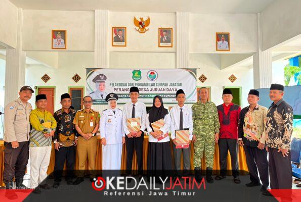 Foto Bersama Camat Batuputih Dr Suharjono SH MH dan Kades Juruan Daya Zumiasih, Spd Bersama Perangkat Dilantik di Balai Desa Juruan Daya, Selasa (18/08/2026)