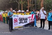 Camat Gapura Kamiludin, S.Pd, M.AP Saat Melepas Lomba Gerak Jalan Tingkat SD Se-Kecamatan Gapura, Rabu (19/08/2026)
