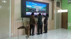 Kabid Pendidikan Madrasah (Pendma) Kanwil Kemenag Provinsi Jawa Timur, Sugiyo, hadir sekaligus melaunching APK SAKERA didampingi Kepala Kemenag Sumenep Abdul Wasid dan Kasi Pendma Edy Hariyanto.