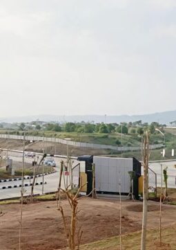 Industri Wiraraja Madura Dikebut, Emil Dardak Pastikan Investasi Patuh Aturan dan Buka Lapangan Kerja