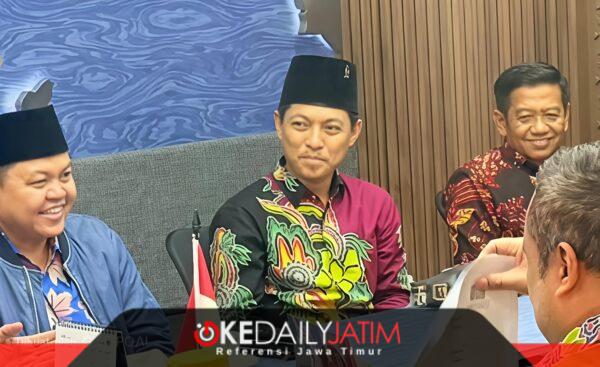 Ketua Fraksi PDIP DPRD Kabupaten Sumenep H. Hosnan, S.IP., M.AP., Saat Mendampingi Bupati Fauzi Berkunjung ke Kemenhub RI, Jum'at (21/08/2026) kemarin.
