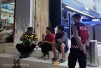 Patroli Malam Polresta Sumenep Hadir di Tengah Warga, Polisi Menyapa untuk Jaga Kamtibmas Tetap Kondusif
