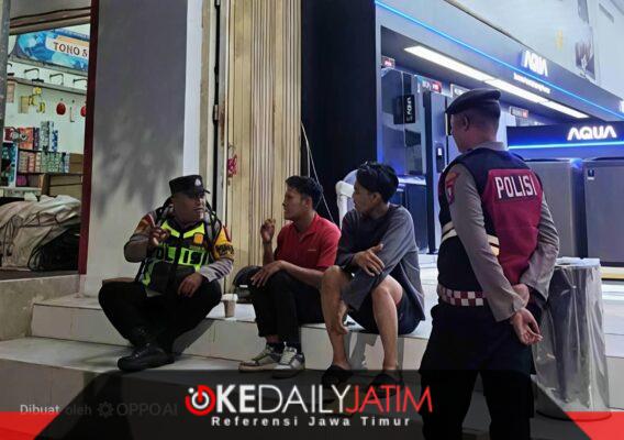 Patroli Malam Polresta Sumenep Hadir di Tengah Warga, Polisi Menyapa untuk Jaga Kamtibmas Tetap Kondusif