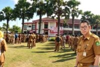 Kepala Inspektorat Kabupaten Drs. R. Syahwan Efendy dengan Latar Belakang Apel Pagi Gabungan di Halaman Kantor Pemkab Sumenep, Senin (24/08/2026)