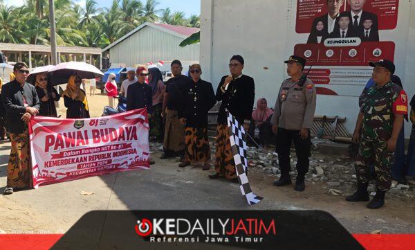 Camat Gapura Kamiludin Didampingi Sekcam Darto Santoso dan Forkopimda Saat Melepas Pawai Budaya di Kecamatan Gapura, Selasa (25/08/2026)