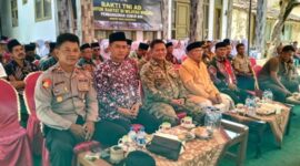 Camat Raas Achmad Fikri (Tengah) Dandim Letkol Inf Citra Persada dan Kapolsek Raas Saat Mengikuti Vitcon Bersama Presiden Prabowo Subianto, Kamis (13/08/2026)
