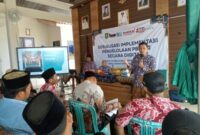 Kabid P3EPD Bapenda Sumenep Suhermanto SE ME Yang Memaparkan di Balai Desa Ambunten Tengah Kecamatan Ambunten, Kamis (03/09/2026)
