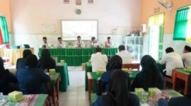 MTsN 2 Sumenep Sambut 10 Mahasiswa PLP UIN Madura, Dorong Calon Guru Melek Teknologi