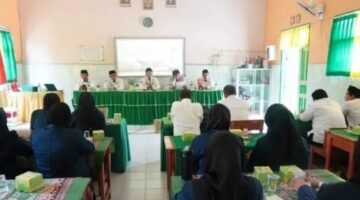 MTsN 2 Sumenep Sambut 10 Mahasiswa PLP UIN Madura, Dorong Calon Guru Melek Teknologi