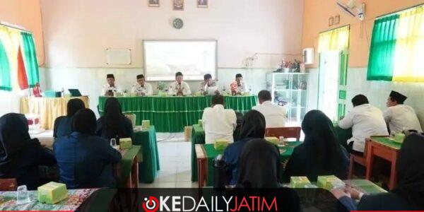 MTsN 2 Sumenep Sambut 10 Mahasiswa PLP UIN Madura, Dorong Calon Guru Melek Teknologi