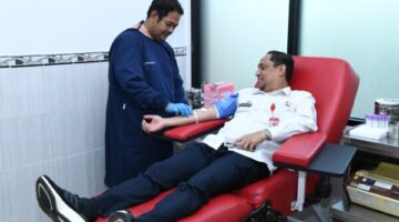 Sekdakab Sumenep Agus Dwi Saputra, S.Sos, MSI Saat Melakukan Aksi Donor Darah di Kantor PMI Sumenep, Rabu (09/09/2026)