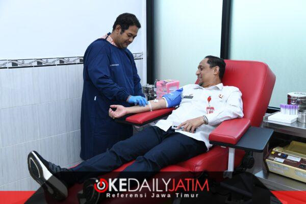 Sekdakab Sumenep Agus Dwi Saputra, S.Sos, MSI Saat Melakukan Aksi Donor Darah di Kantor PMI Sumenep, Rabu (09/09/2026)