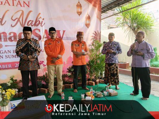 Kalaksa BPBD Kabupaten Sumenep, Kamiluddin, S.Pd.I., M.AP., beserta Kabid di acara peringatan maulid Nabi Muhammad SAW yang digelar di Kantor setempat. ®okedailyjatim [Foto: Istimewa]