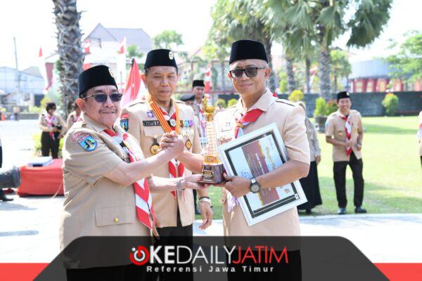 Wabup KH Imam Hasyim didampingi Kwarcab Pramuka Sumenep Wahyu Kurniawan Pribadi, A.P., M.Si. diterima Direktur BPRS Bhakti Sumekar Hairil Fajar