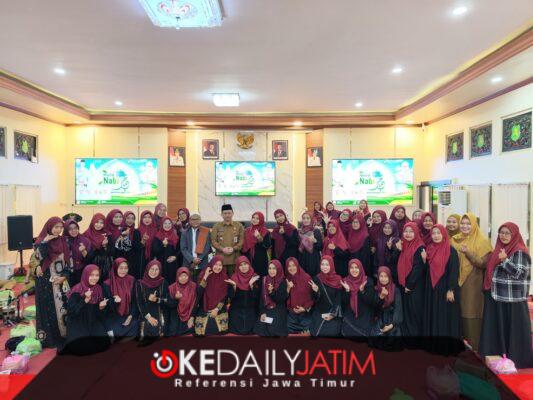 Kepala Bappeda Sumenep Dr. Ir. Arif Firmanto, S.TP., M.Si., IPU., ASEAN Eng. Bersama Ketua DWP Bappeda Sumenep usai Peringatan Maulid Nabi Muhammad SAW 