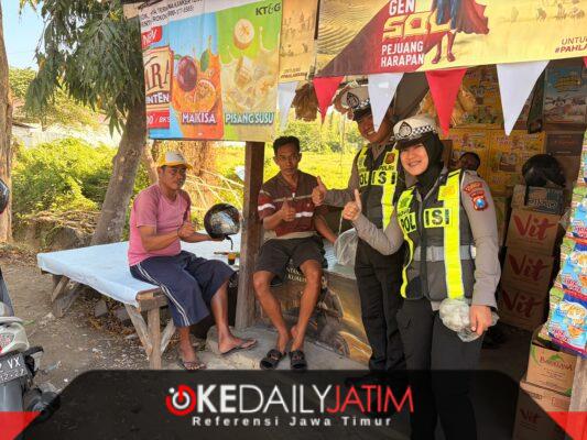 Polantas Menyapa Warga Sumenep, Polisi Bagikan Helm dan Tanamkan Kesadaran Berlalu Lintas