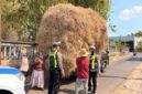 Polantas Menyapa di Sumenep, Sopir Pick Up Overload Ditegur Demi Keselamatan