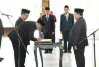 Wabup Sumenep KH Imam Hasyim SH MH Saat Melantik Pejabat Administrator dan Pengawas di Pendopo Agung Keraton Sumenep, Jum'at (18/09/2026)