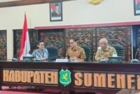Sekdakab Sumenep Agus Dwi Saputra, S.Sos, MSI didampingi Kadisdik H. Moh. Iksan SPD MT di Acara Pendampingan penyelenggaraan budaya sekolah aman dan nyaman satuan pendidikan yang digelar Dinas Pendidikan Kabupaten Sumenep di Ruang Adirasa, Kantor Pemerintah Kabupaten Sumenep, Selasa (22/9/2026)