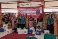 Cegah Stunting, TP PKK Sumenep Gandeng Diskan Salurkan 76 Bingkisan Olahan Ikan di Kecamatan Dungkek