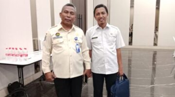 Kepala UPT PPD Samtiono SH MH dan Kabid P3EPD Bapenda Sumenep Suhermanto SE ME 