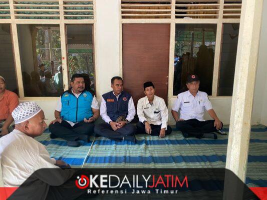 Kepala BPBD Kamiluddin Didampingi Sekcam Dasuk Kamaruddin dirumah Duka Sutilah di Desa Jelbuden Kecamatan Dasuk, Rabu (30/09/2026)