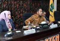 Bupati Sumenep Dr H Achmad Fauzi Wongsojudo Bersama Ketua PERWOSI Nia Kurnia Fauzi