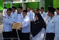 Salah satu ASN Fathor Arifin MPD Saat Menerima SK Kenaikan Pangkat di Apel Upacara Senin (07/09/2026)