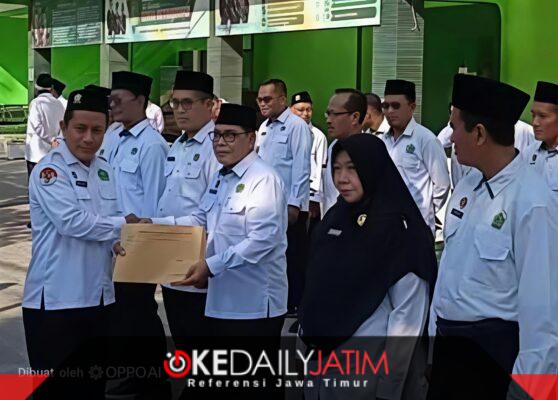 Salah satu ASN Fathor Arifin MPD Saat Menerima SK Kenaikan Pangkat di Apel Upacara Senin (07/09/2026)