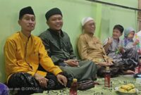 Foto dari Kiri Sekcam Dasuk Kamaruddin, Ustadz Susianto dan Pengasuh Ponpes Al Karimiyyah Beraji Abuya Busyro Karim di Acara 