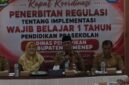 Kadisdik Sumenep H. Moh Iksan Spd MT didampingi Kabid Paud dan PNF Lisa Bertha Soetedjo di Rakor Implementasi Wajar 1 Tahun Prasekolah