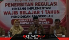 Kadisdik Sumenep H. Moh Iksan Spd MT didampingi Kabid Paud dan PNF Lisa Bertha Soetedjo di Rakor Implementasi Wajar 1 Tahun Prasekolah