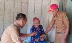 Kepedulian Camat Gayam di Balik Penyaluran BLT DD untuk Warga Tuna Netra