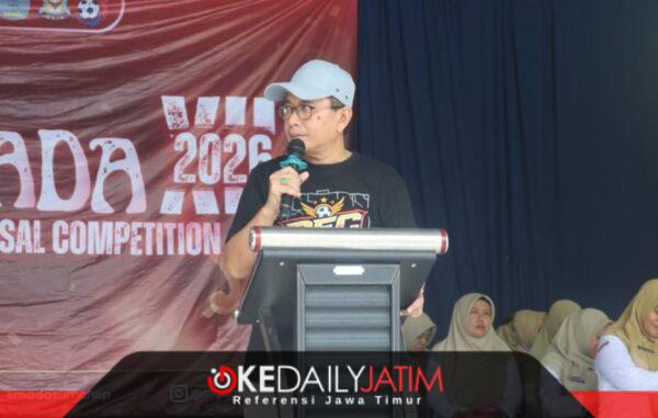 Kepala Cabang Dinas Pendidikan Wilayah Kabupaten Sumenep, Dr. Rusly, S.Pd., M.Pd., Saat Memberikan Sambutan di CFC di Lapangan SMAN 2 Sumenep 
