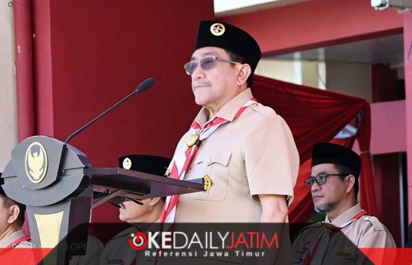 Wakil Bupati Sumenep, KH. Imam Hasyim, S.H., M.H., saat Pimpin Apel Upacara Peringatan Pramuka ke-65 di halaman Kantor Pemkab Sumenep. ®okedailyjatim [Foto: Istimewa]