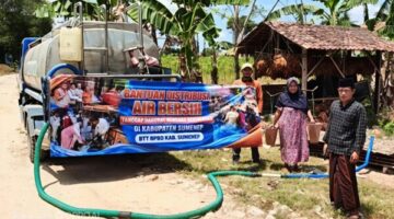 BPBD Sumenep Saat Menyalurkan Bantuan Air Bersih di Desa Montorna Kecamatan Pasongsongan 