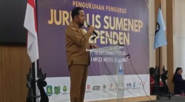 Bupati Sumenep Dr H Achmad Fauzi Wongsojudo SH MH Saat Memberikan Sambutan di Pengukuhan Jurnalis Sumenep Independen Di Ballroom Myze Hotel Sumenep, Selasa (15/09/2026)