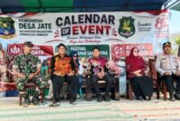 Camat Giligenting Akhmad Hidayat, ST, MSI Mendampingi Kadisbudparopar Faruk Hanafi, S.Sos, MSI dan Forkopimka Giligenteng di Acara Calendar of Event Sumenep 2026 Festival Kerapan Sapi Betina di Giliraje Kecamatan Giligenteng, Minggu (20/09/2026)