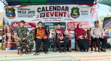 Camat Giligenting Akhmad Hidayat, ST, MSI Mendampingi Kadisbudparopar Faruk Hanafi, S.Sos, MSI dan Forkopimka Giligenteng di Acara Calendar of Event Sumenep 2026 Festival Kerapan Sapi Betina di Giliraje Kecamatan Giligenteng, Minggu (20/09/2026)