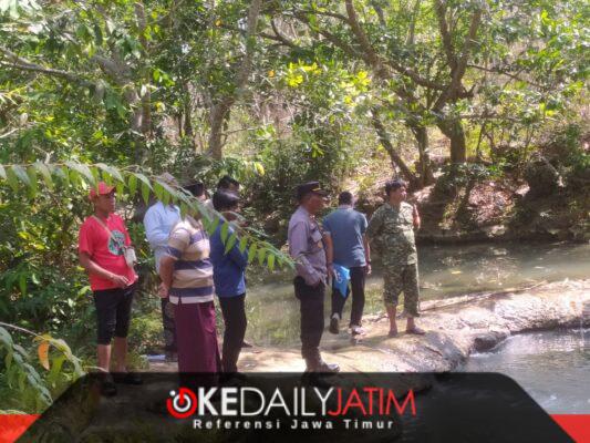 Kapolsek Ambunten Iptu Edi Sumarno SH Bersama Warga Meninjau Sungai Nangka