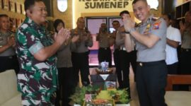 HUT ke-81 TNI, Kapolresta Sumenep Beri Kejutan untuk Dandim 0827